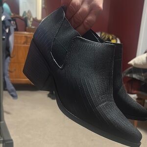 Black Textured Women's Ankle Boots